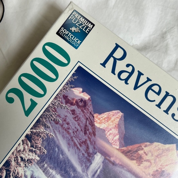 New Ravensburger Jigsaw Puzzle Wolves in the Snow 160129 Sealed 2000 Pieces 2019 - Picture 3 of 6